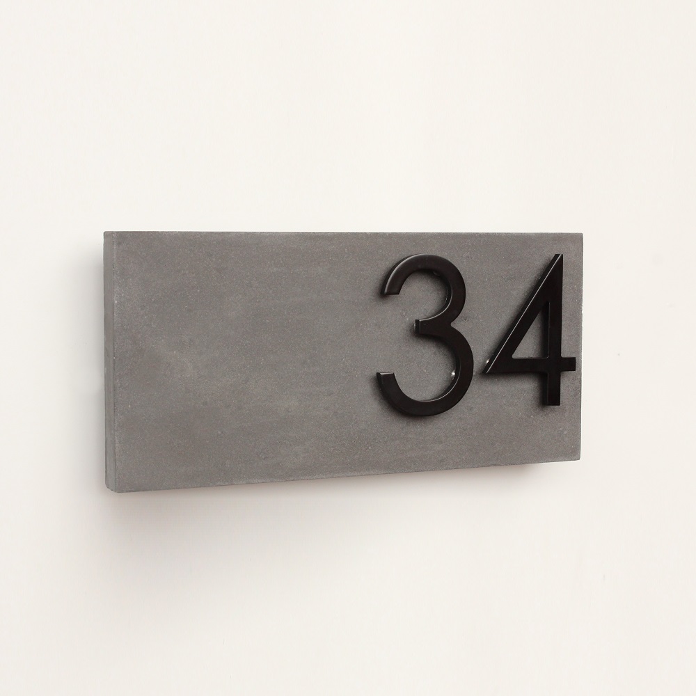 Jusho Design Adresse Civique Boulevard Edouard noir gris fonce Design Exterieur plaque adresse personnalisee