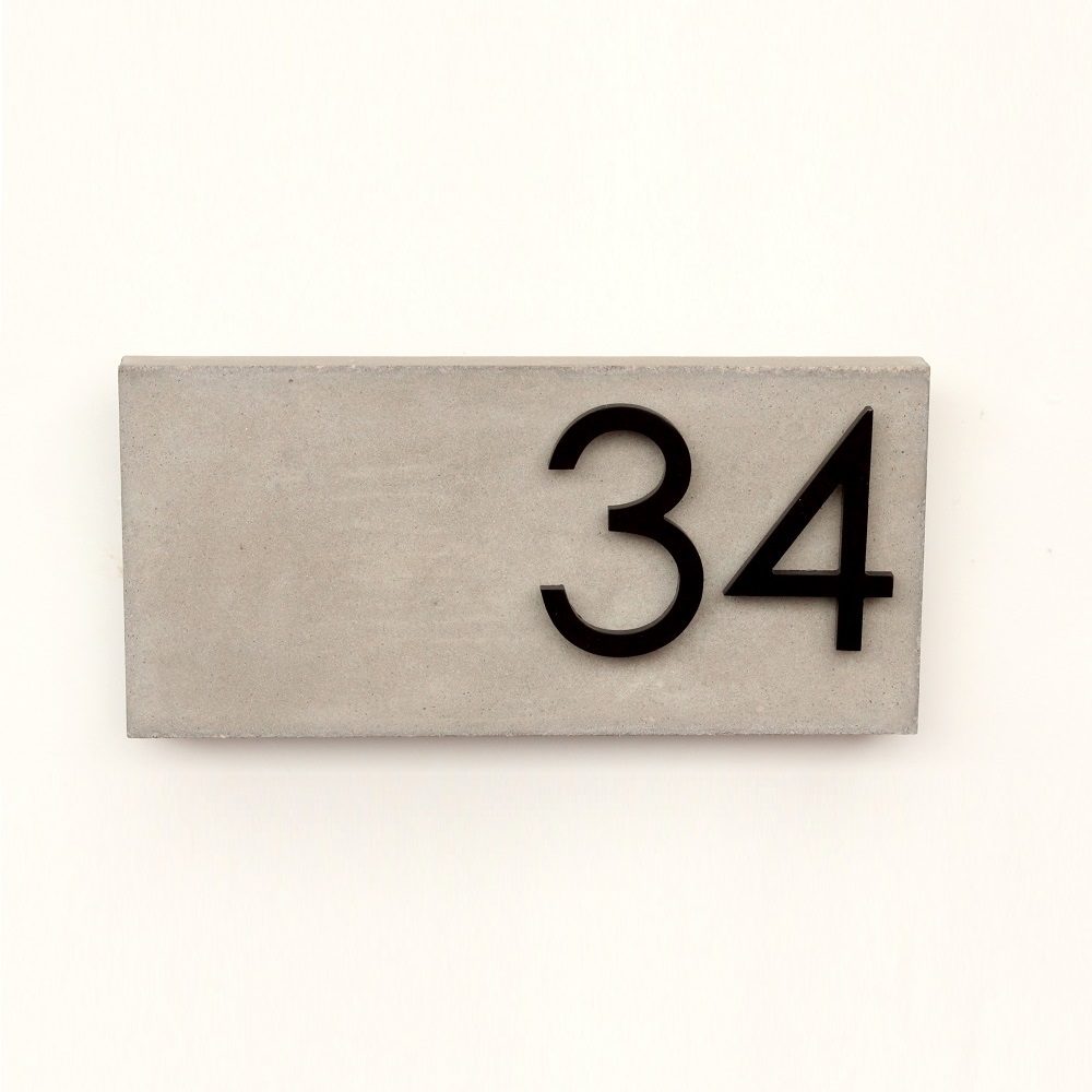 Jusho Design Adresse Civique Boulevard Edouard noir gris pale Design Exterieur plaque adresse personnalisee